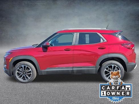 Used 2025 Chevrolet TrailBlazer LT AWD/4WD image 2