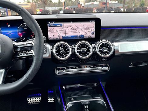 Used 2025 Mercedes-Benz GLB 250 4MATIC image 7