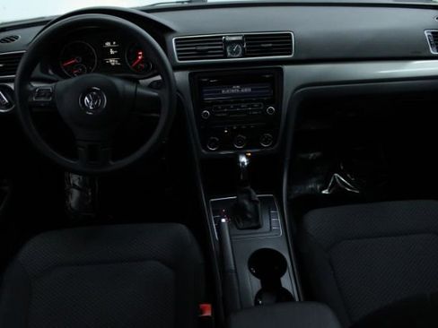 Used 2014 Volkswagen Passat 1.8T S image 2