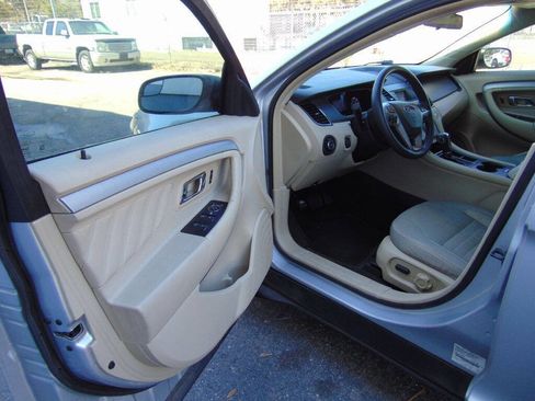 Used 2015 Ford Taurus SE image 15