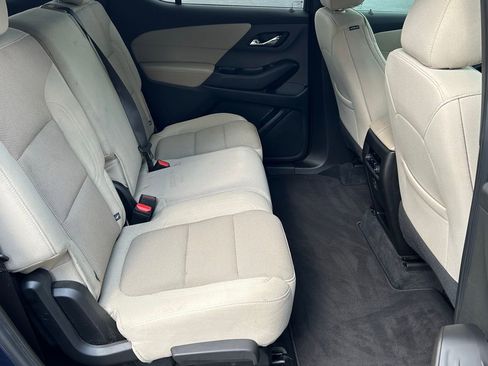 Used 2022 Chevrolet Traverse LS image 14