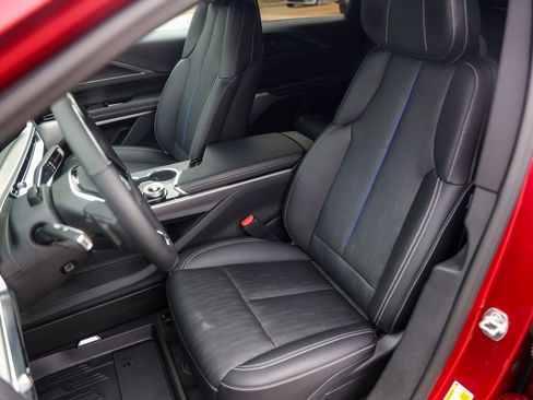 Used 2025 Cadillac Lyriq Luxury image 7