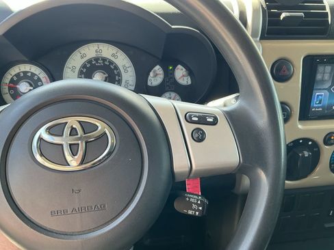 Used 2014 Toyota FJ Cruiser 4WD w/ Convenience Package image 20