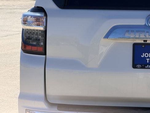 Used 2016 Toyota 4Runner Limited image 10