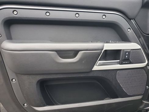 Used 2024 Land Rover Defender 110 S image 15