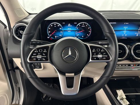 Used 2022 Mercedes-Benz GLB 250 image 11
