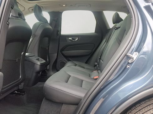 Used 2022 Volvo XC60 B5 Momentum AWD/4WD image 8