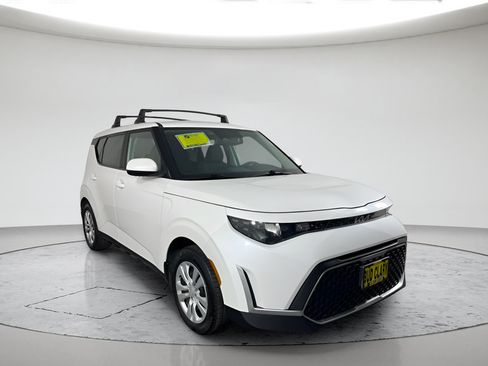 Used 2023 Kia Soul LX FWD image 1