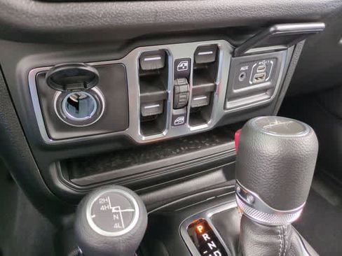 New 2025 Jeep Gladiator Sport image 31