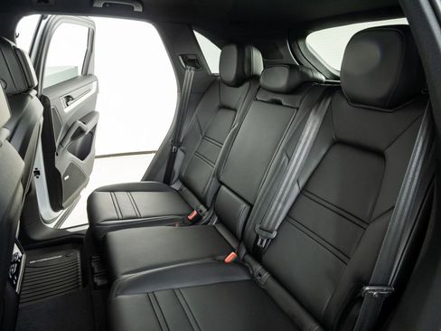 New 2026 Porsche Cayenne AWD/4WD image 22