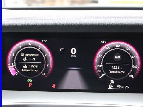 Used 2025 Volkswagen Tiguan SE image 34