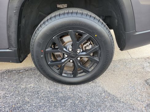 Used 2024 Jeep Grand Cherokee L Laredo image 26