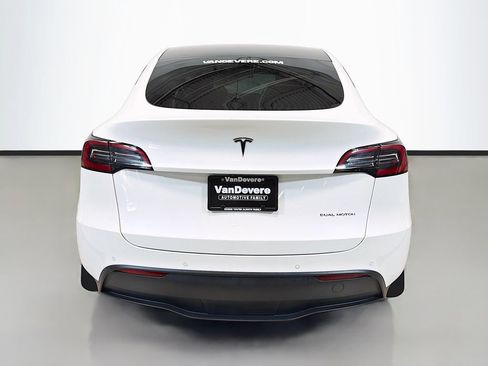 Used 2021 Tesla Model Y Long Range AWD/4WD image 7