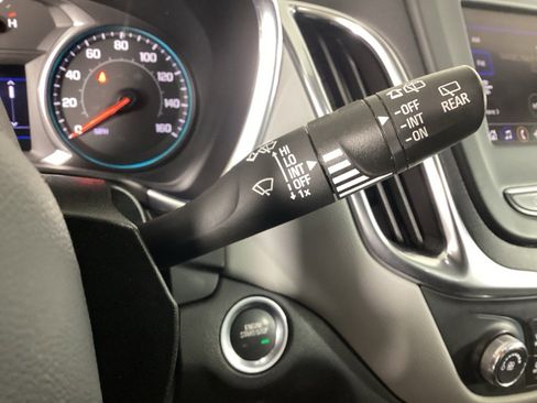 Used 2022 Chevrolet Equinox LS w/ LS Convenience Package image 22