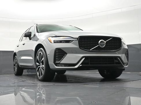 Used 2024 Volvo XC60 B5 Plus AWD/4WD image 32