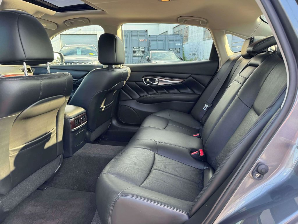 Used 2016 INFINITI Q70 L 3.7 AWD/4WD image 14