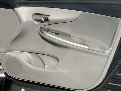 Used 2012 Toyota Corolla LE image 30