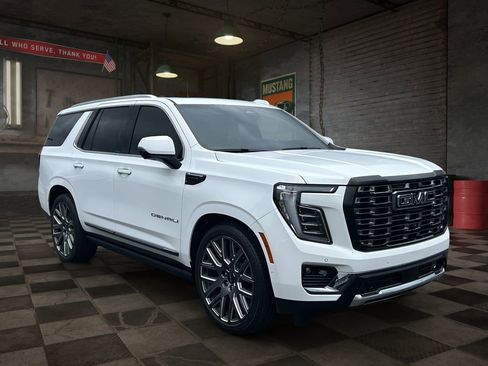 Used 2026 GMC Yukon Denali Ultimate AWD/4WD image 7