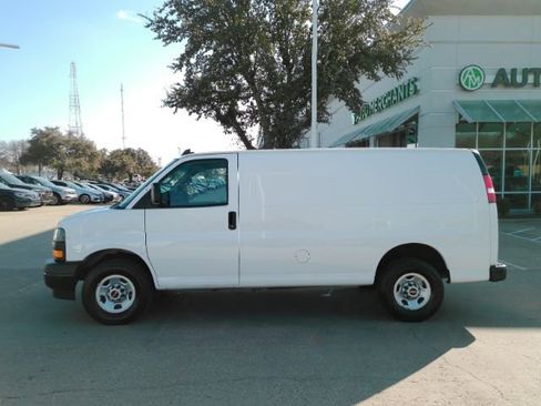 Used 2023 GMC Savana 2500 w/ Driver Convenience Package image 15