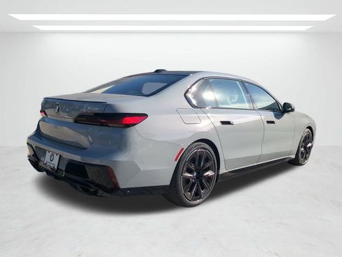 New 2026 BMW 760i xDrive w/ Premium Package AWD/4WD image 4