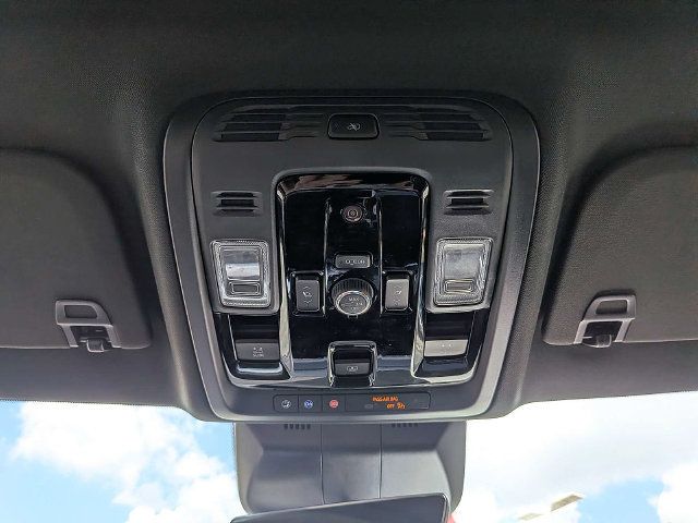 Certified 2025 Cadillac Escalade Premium Luxury AWD/4WD image 28