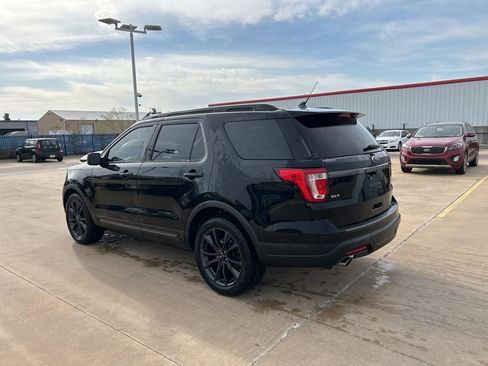 Used 2018 Ford Explorer XLT w/ Equipment Group 202A image 2
