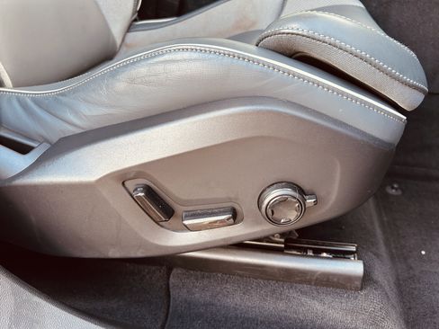 Used 2022 Volvo XC60 B6 R-Design w/ Advanced Package image 28