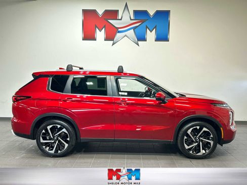 Used 2022 Mitsubishi Outlander SE FWD image 1