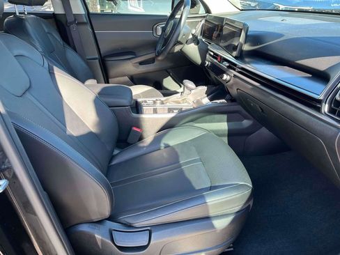 Certified 2025 Kia Sorento S w/ Panoramic Sunroof Package image 13