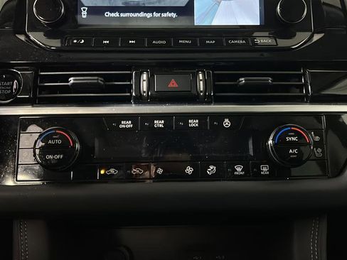 Used 2025 Nissan Pathfinder Platinum image 28