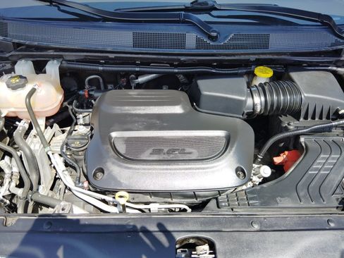 Used 2022 Chrysler Pacifica Touring-L FWD image 10