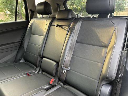 Used 2018 Volkswagen Tiguan SE FWD image 17