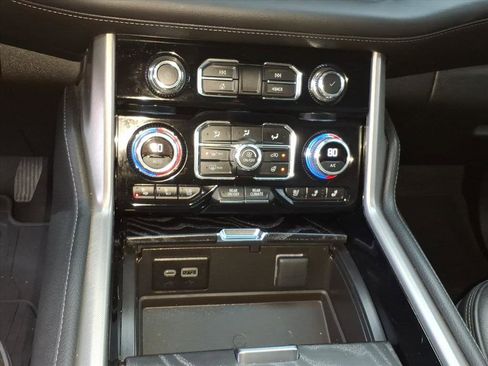 Used 2024 GMC Yukon Denali w/ Advanced Technology Package image 22