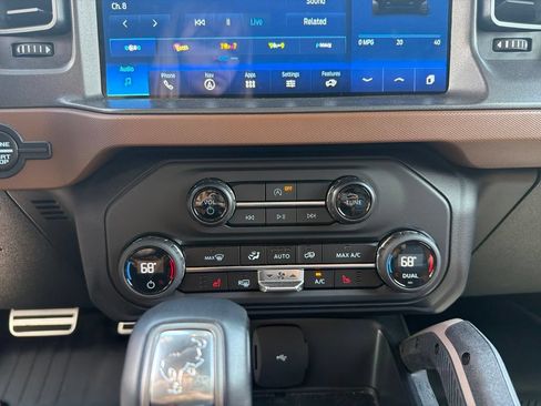 Used 2024 Ford Bronco Outer Banks AWD/4WD image 18
