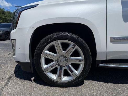 Used 2017 Cadillac Escalade ESV Premium Luxury AWD/4WD image 5