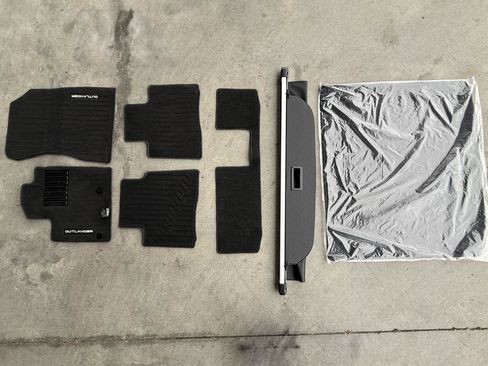 Used 2025 Mitsubishi Outlander SEL image 63