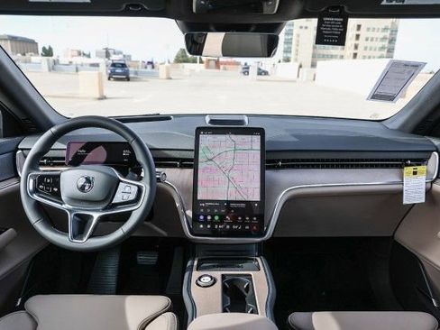 New 2025 Volvo EX90 Plus image 13