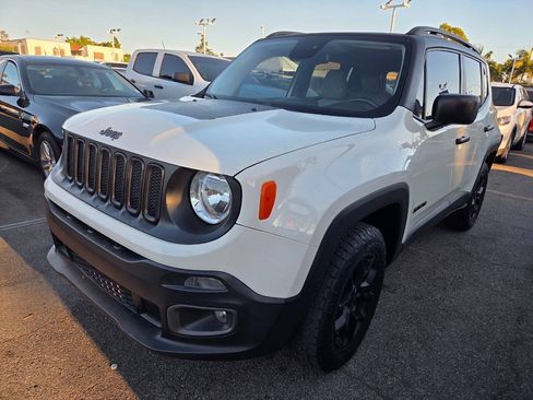 Used 2017 Jeep Renegade Latitude w/ Popular Equipment Group AWD/4WD image 5