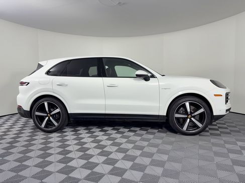 Certified 2025 Porsche Cayenne E-Hybrid AWD/4WD image 8