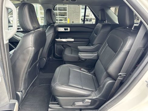 Used 2023 Ford Explorer Limited w/ Limited Technology Package image 5