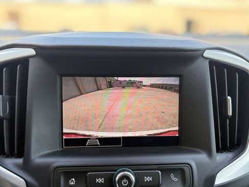 Used 2024 GMC Terrain SLE FWD image 18