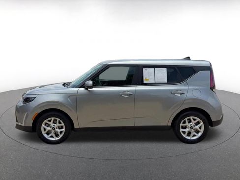 Used 2025 Kia Soul LX w/ LX Technology Package FWD image 8