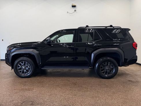 Used 2025 Toyota 4Runner SR5 AWD/4WD image 2