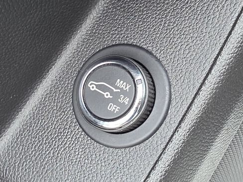 Used 2023 Chevrolet Traverse Premier FWD image 14