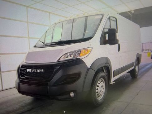 Used 2025 RAM ProMaster 2500 w/ Convenience Group FWD image 1