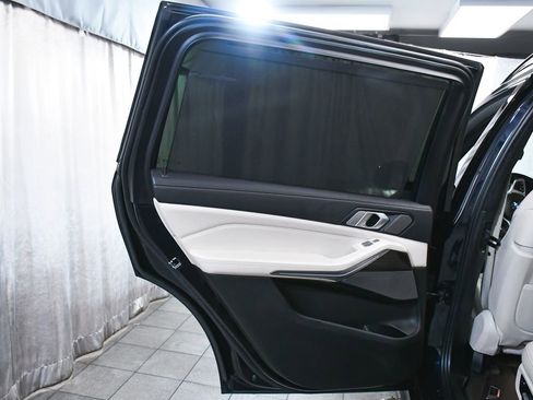 Used 2020 BMW X7 M50i AWD/4WD image 11