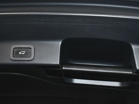 Used 2021 Jaguar F-PACE SVR image 72