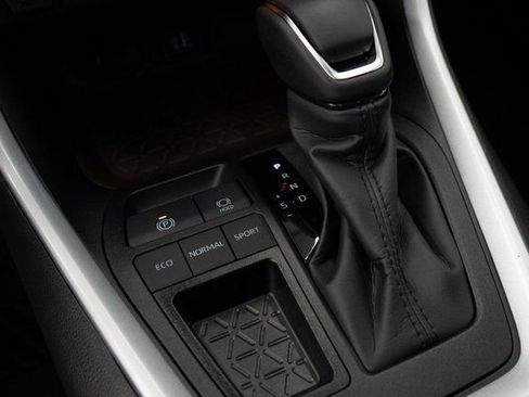 Used 2025 Toyota RAV4 Limited image 27