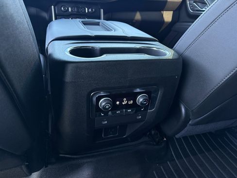 Used 2024 Chevrolet Tahoe Z71 w/ Luxury Package image 26