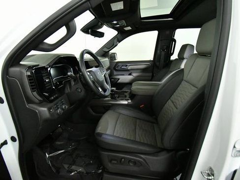 Used 2025 Chevrolet Silverado 1500 ZR2 w/ Technology Package image 5